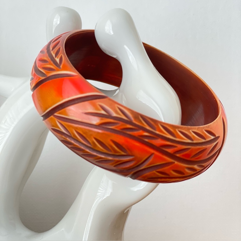 Vintage Carved Orange Brown Plastic Bangle Bracelet Size 8 Leaf Vine